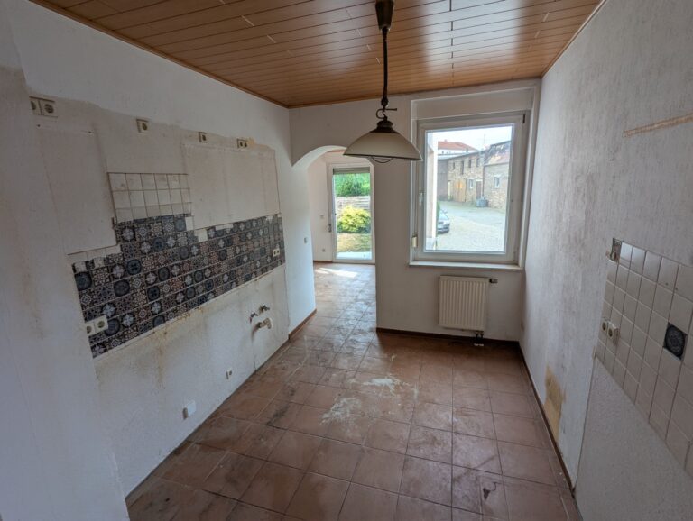 b6915e95-e7db-48ea-ac46-93d6b7a02362